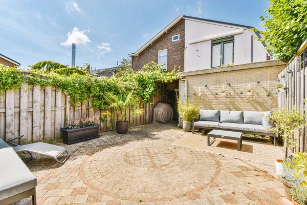 Cost of Courtyard Patio Service in Riverside