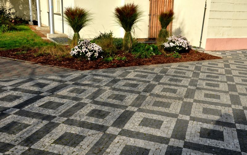 Driveway with Patterned Pavers